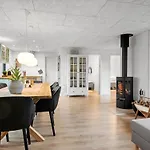 Hellena - 600m From The Sea By Interhome *