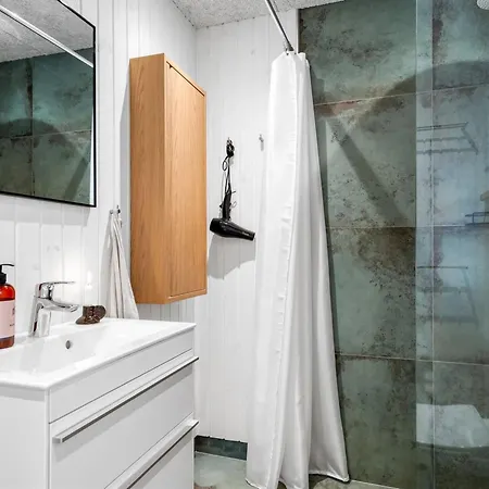 Hellena - 600m From The Sea By Interhome