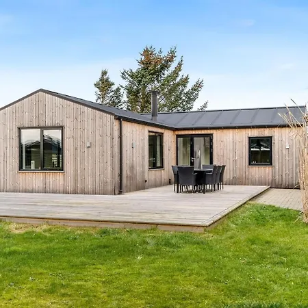 Hellena - 600m From The Sea By Interhome