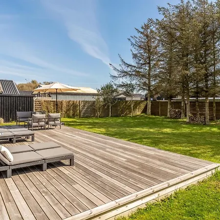 Hellena - 600m From The Sea By Interhome