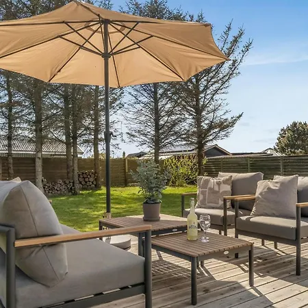 Hellena - 600m From The Sea By Interhome